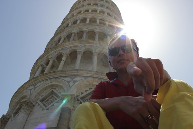 Pod Krzywą Wieżą. Piękno wynagradzało upał i niedogodności:)