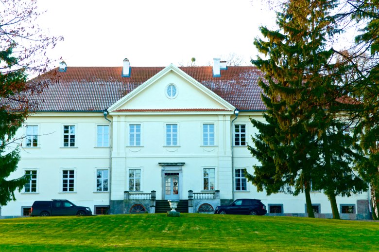 Pałac w Nakomiadach