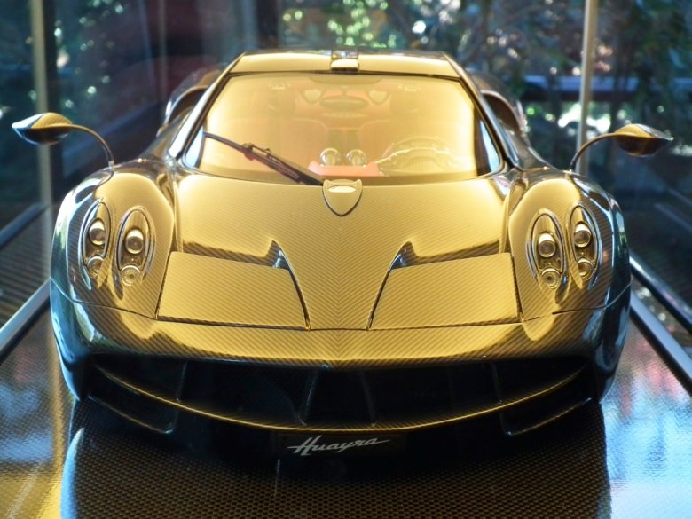 Współczensy Leonardo da Vinci musi potrafić tak naginać fizykę, aby nie utraciła piękna. Horazio Pagani jest nim bezdyskusyjnie