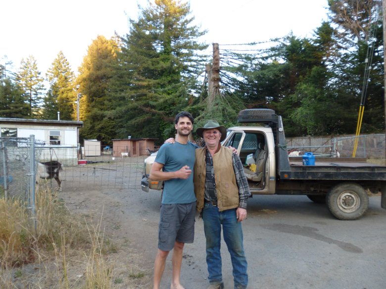 Tom pozwolił nam rozbić namiot w swoim ogrodzie. Dusza człowiek!