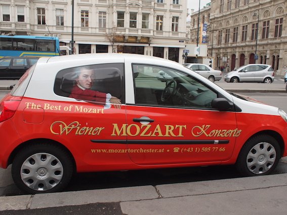 Dziś Mozart jest jednym z chętnie eksponowanych symboli Wiednia.