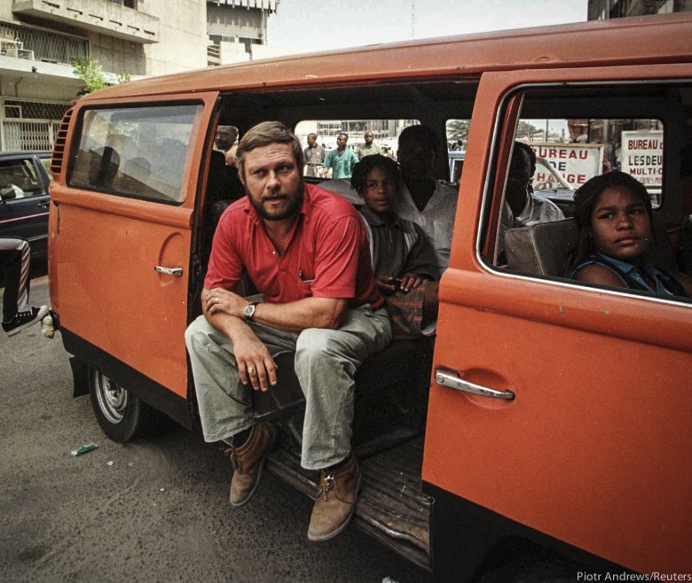 Mieszkańcy Kinszasy ewakuujący się ze stolicy DRC