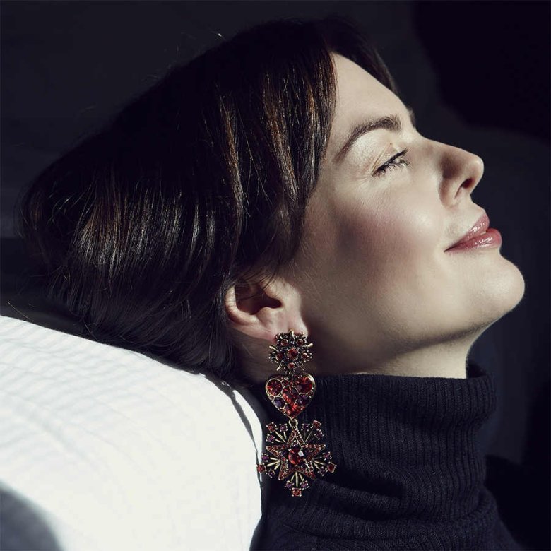 Marta Krajenta, przyjaciółka butiku w kolczykach Oscara de la Renty