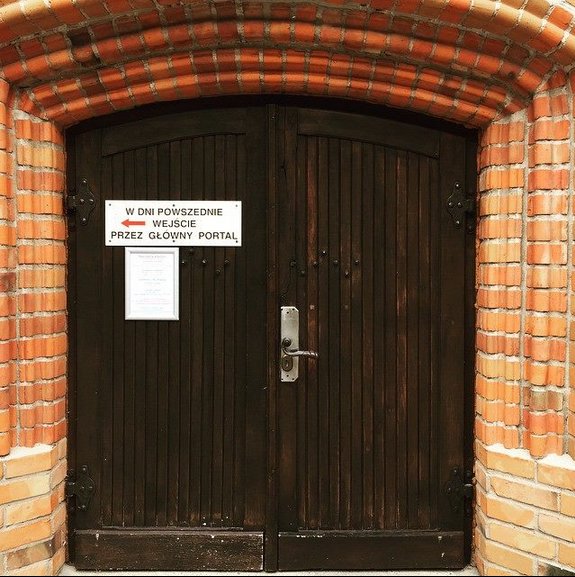 Bloger JasonHunt (Kominek) opublikował dziś na Facebooku zdjęcie z komentarzem:"Gry zryły mi mózg. Widzę napis portal i myślę o przejściu do innego wymiaru. #lovekołobrzeg"