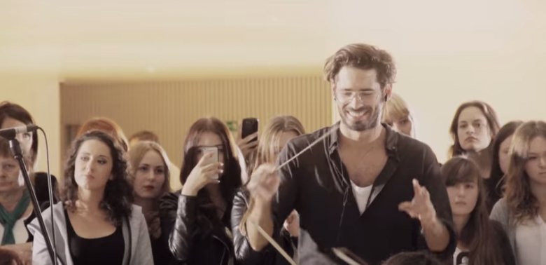 Radzimir Dębski (twórca remiksu na płycie Beyonce) w Filharmonii Szczecińskiej to jeden z symboli wielkiej przemiany polskich instytucji kultury wysokiej. To co wczoraj było nudne, dziś jest świeże, ciekawe i modne.