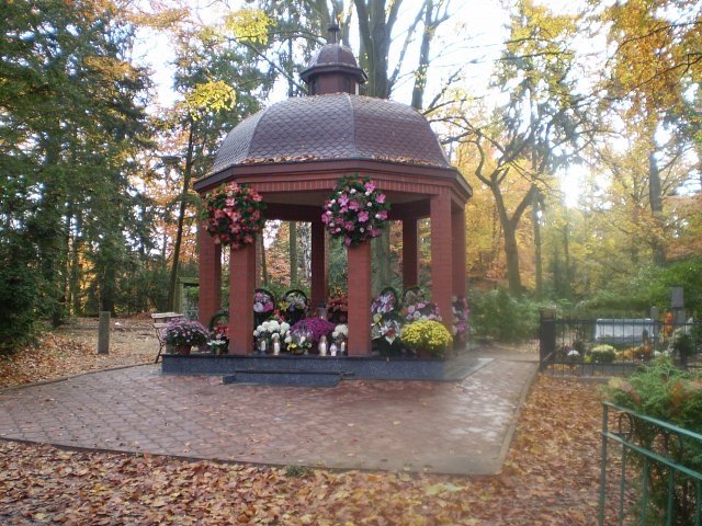 Jeden z większych rodzinnych grobowców, związanych od pokoleń ze Szczecinem, Romów