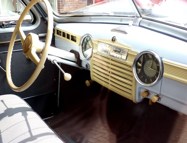 Deska rozdzielcza Warszawy M20