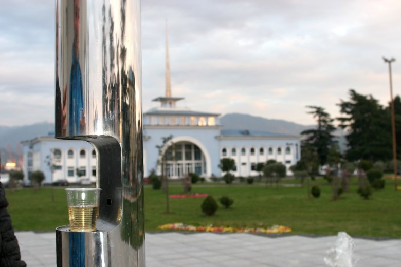 Czacza to po prostu bimber. Ale dla znawców i smakoszy smakuje niczym boska ambrozja.