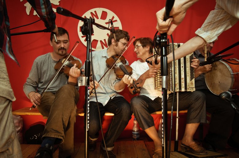 muzykanci w klubie Tyndyryndy