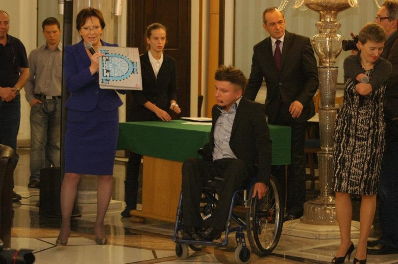 Skrzyński, wspólnie z Katarzyną Rogowiec prowadził państwowe uroczystości z okazji Międzynarodowego Dnia Osób Niepełnosprawnych w Sejmie RP