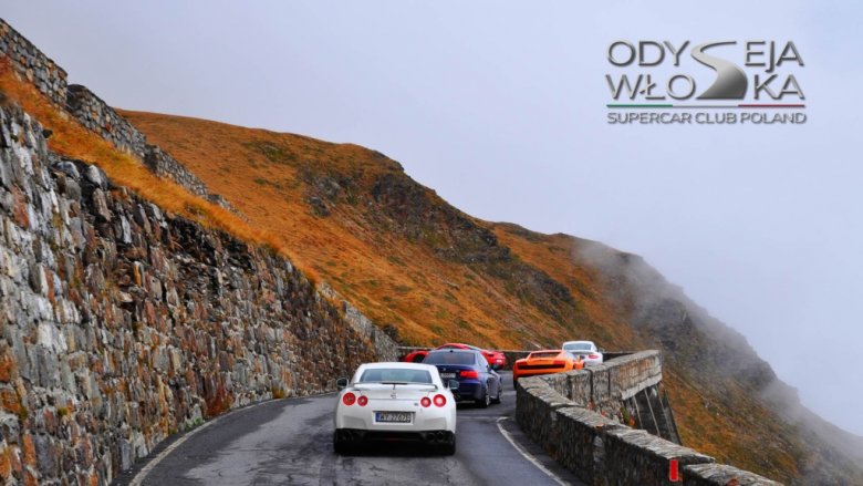 Wąsko, ślisko i ślepo. Stelvio uczy dyscypliny i drogowej intuicji. Warto jechać z pilotem