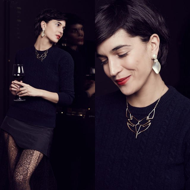 Pozłacany naszyjnik i limonowe kolczyki ze szkła akrylowego (tylko 3 sztuki w Polsce). Sukienka z kolekcji MMC