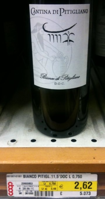 Najtańsze wino butelkowe we włoskim supermarkecie Coop.