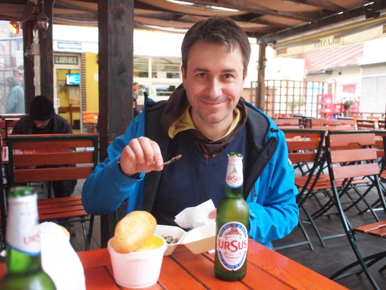 Typowa rumuńska przekąska na bukaresztańskiej ulicy.