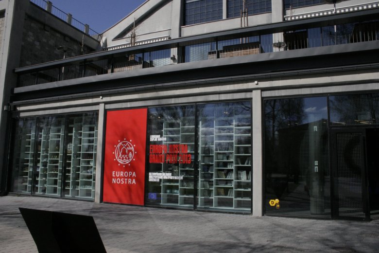 Wejście do Seaplane Harbour. Kto wejdzie ten długo tam zabawi...