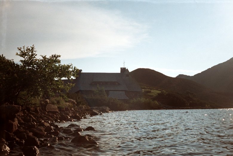 Tatry 2015. Schronisko PTTK w Dolinie Pięciu Stawów. Zdjęcie wykonane aparatem analogowym Smiena 8M.