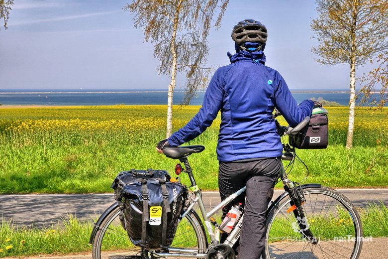 Widok na Morze Bałtyckie z rowerowego szlaku