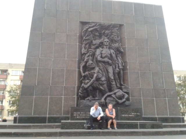 Pomnik upamiętniający Zagładę w Warszawie na placu Zamenhoffa