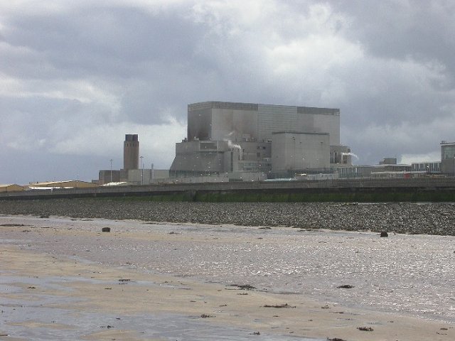 Elektrownia Jądrowa Hinkley Point B. Obok niej zaplanowano powstanie dwóch nowych bloków z reaktorami EPR o łącznej mocy ok. 3200 MW.