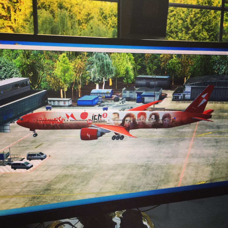 Boeing 777-300 PMDG na lotnisku Balice.