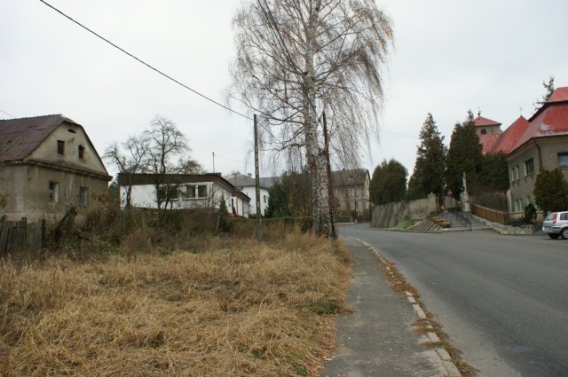 Coraz częstrzy obraz we wsiach wyludniajacych sie regionów -pustostany dewastujące przestrzeń i obniżające cenę nieruchomości.