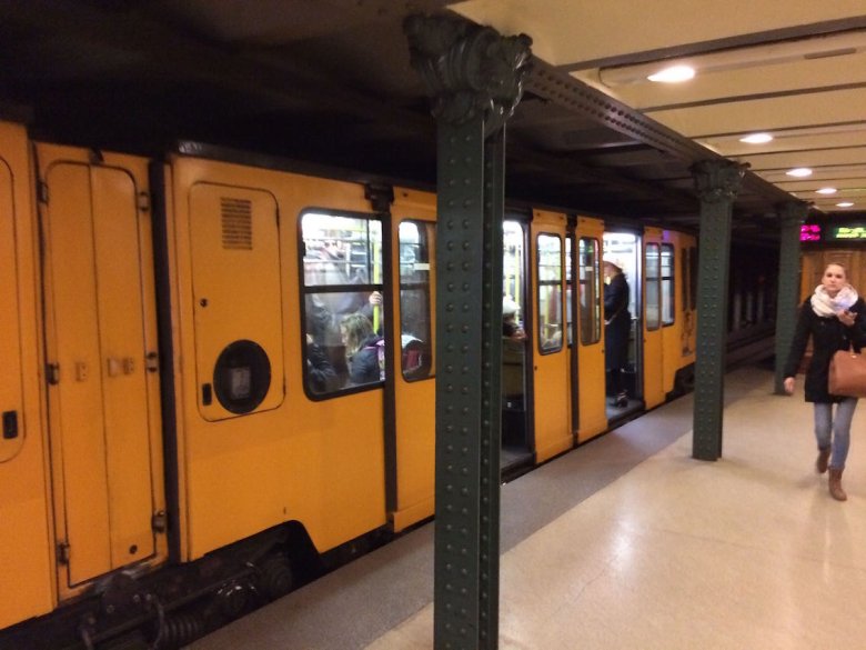 Budapesztańskie metro. Bardzo stylowe.