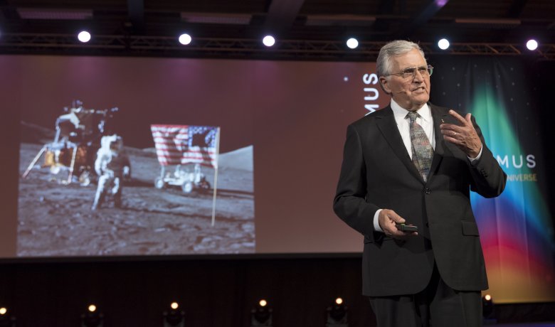 Harrison Schmitt podczas wykładu na festiwalu Starmus