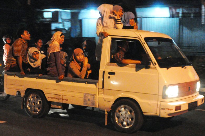 Jawajskie kobiety w Jilbabach