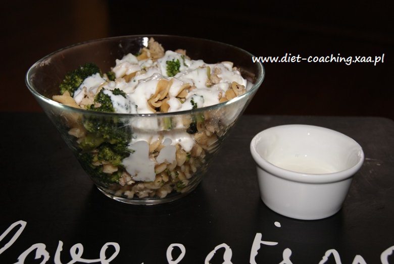 Makaron z brokułami w sosie czosnkowym
