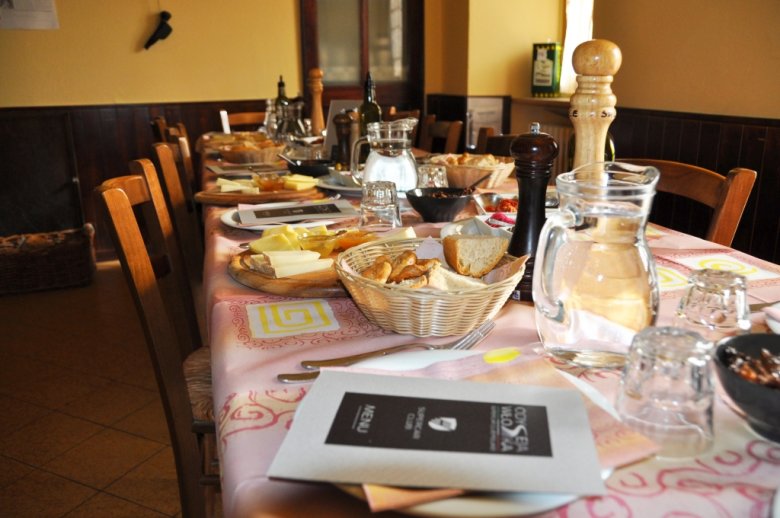 Ukryta osteria w środku Apeninów prowadzona przez małżeństwo Sycylijczyków, serwujących skarby kuchni Sycylii