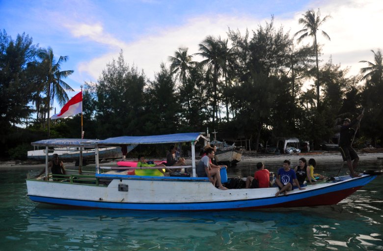 Pod czerwono białą banderą