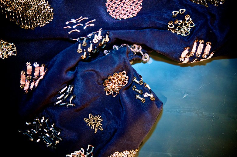 Ręcznie wyszywana sukienka; Łukasz Jemioł