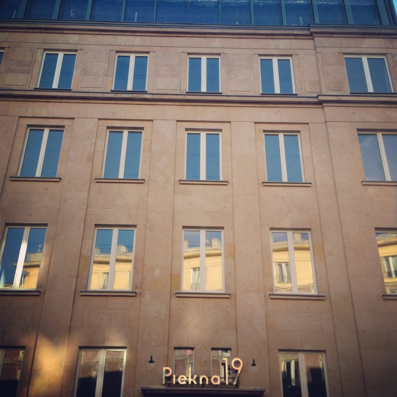 X AYS, Piękna 19, Warszawa