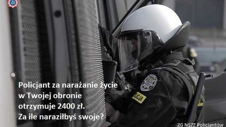 Jeden z bilbordów autorstwa NSZZ Policjantów obrazujący rażąco niskie wynagrodzenia Funkcjonariuszy.