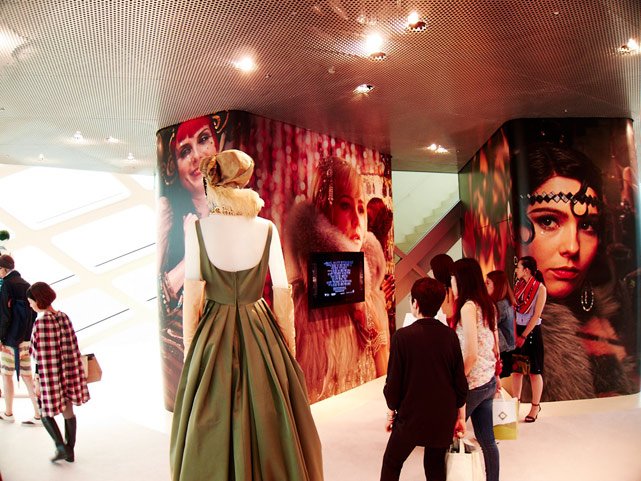 DRESS GATSBY. CATHERINE MARTIN X MIUCCIA PRADA. TOKYO