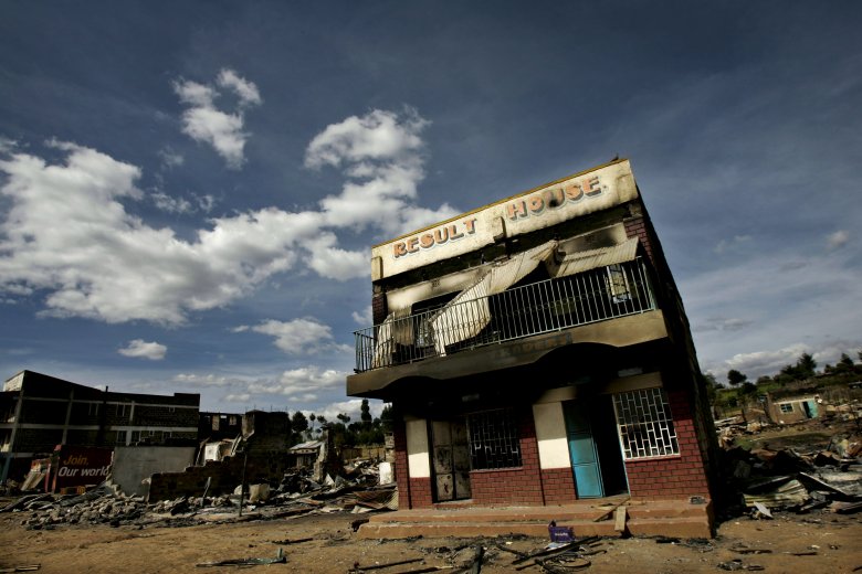 Dom spalony podczas powyborczych zamieszek w centralnej Kenii.