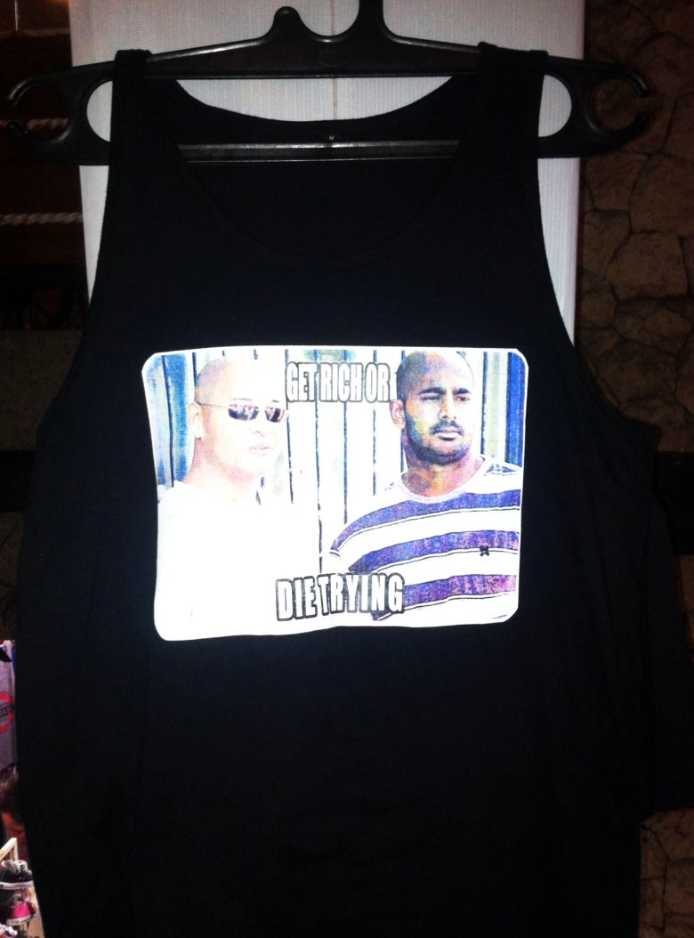 Sarkastyczna koszulka ze skazanymi na śmierć Australijczykami