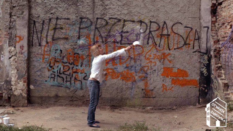 W czasie imprez Otwarta Ząbkowska artyści zaangażują przechodniów do tworzenia sztuki - odbywać się tu będą warsztaty graffiti, "odmalowany" zostanie jeden z praskich pustostanów.