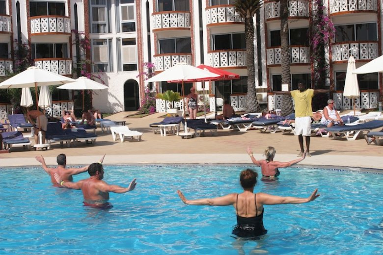 Animacje nad basenem. Żelazny punkt programu każdych wczasów all inclusive.