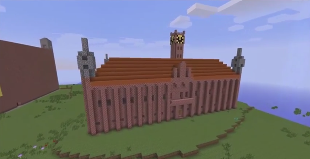 Minecraftowy Ratusz Staromiejski w mieście Kopernika. Toruński Ratusz wzniesiono w stylu gotyckim w końcu XIV w.