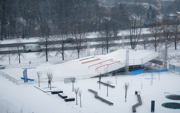 Snowpark stanie obok budynku Royal Wilanów, przy drodze z Wilanowa do Konstancina