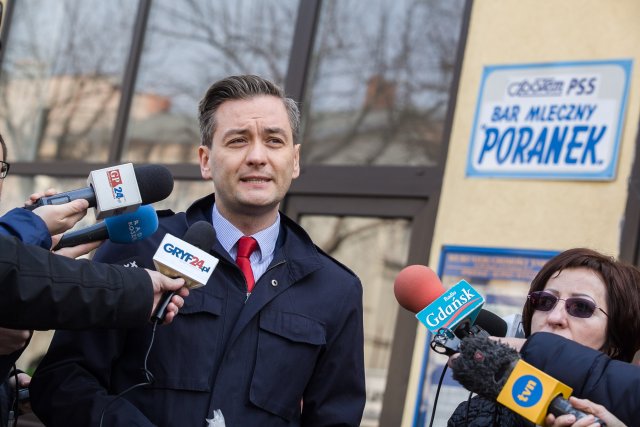 Konferencja prasowa przed barem "Poranek".