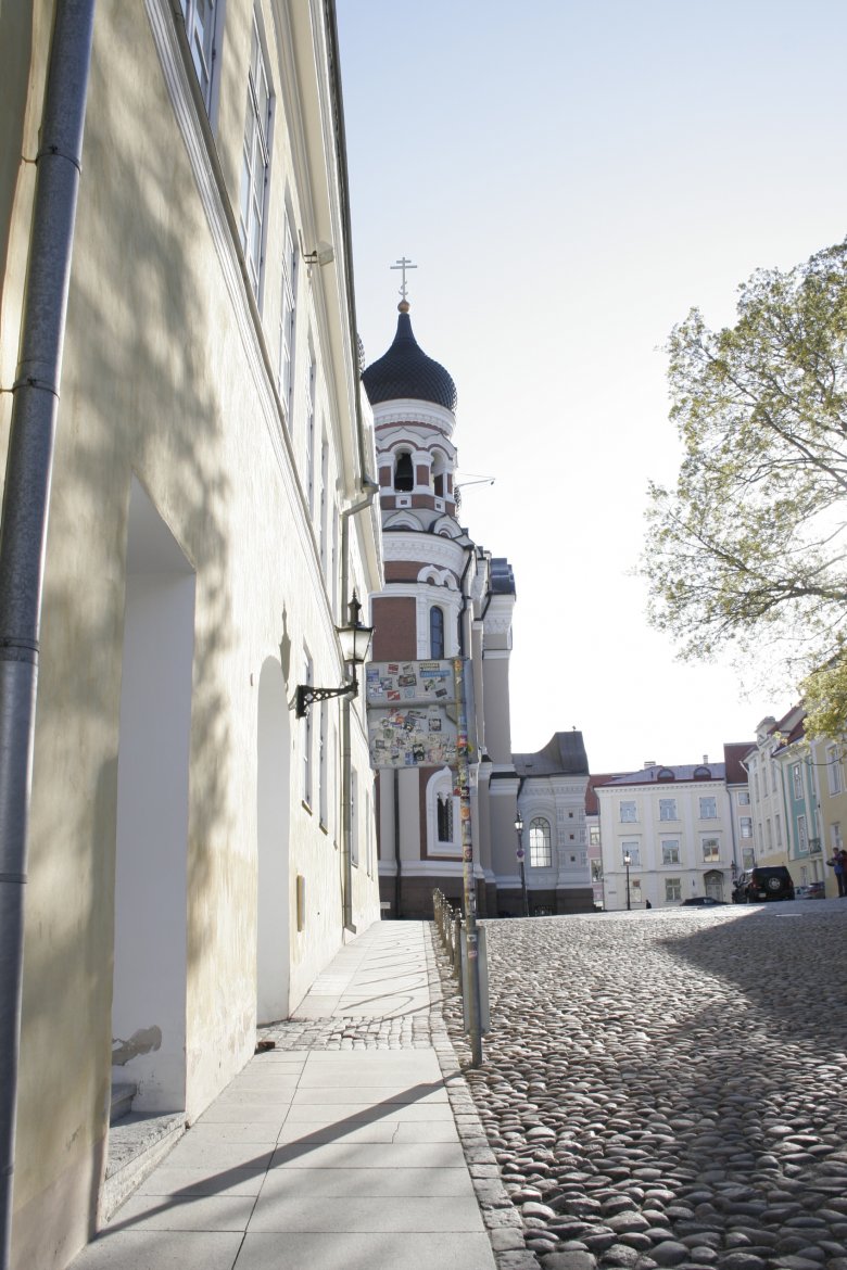 Sobór Aleksandra Newskiego widziany od strony...rezydencji ambasadora Niemiec