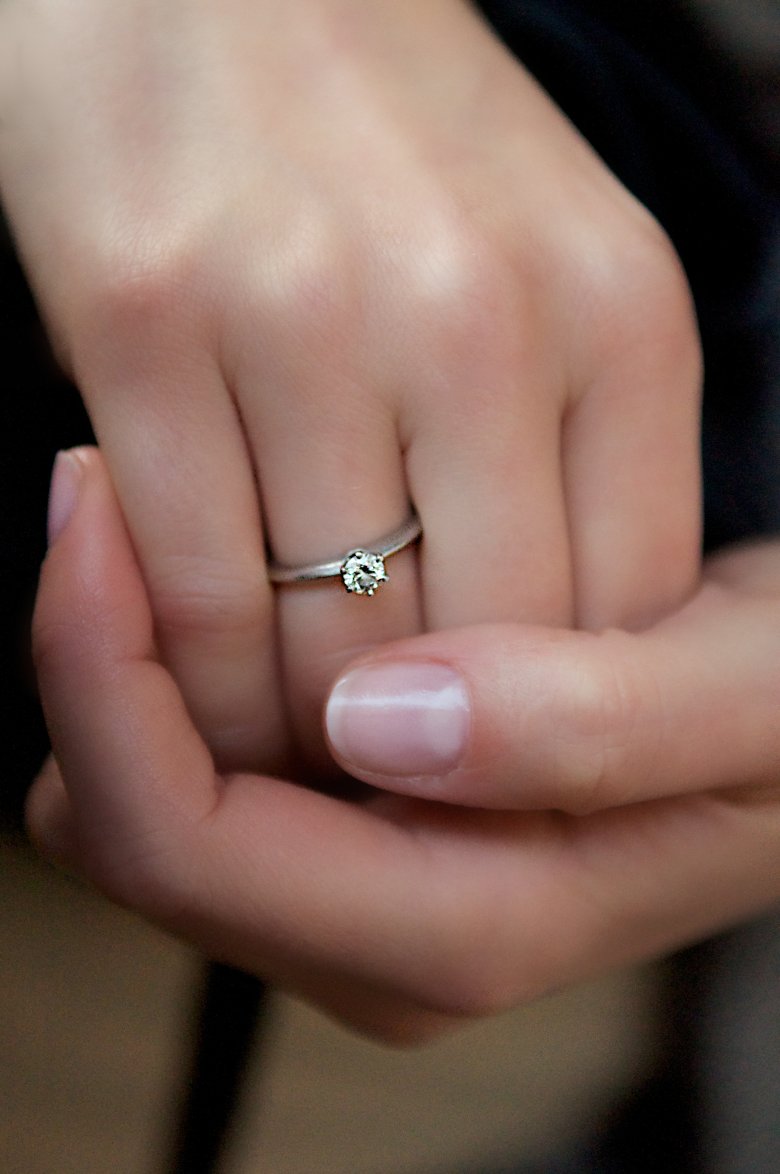 "Mój pierścionek zaręczynowy TIFFANY. Wiem, że kiedyś przekażę go córce, po to by ona przekazała go kiedyś swojemu dziecku."