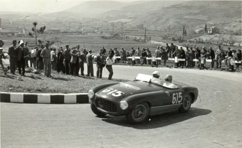 Dominacja Ferrari w Mille Miglia, Targa Florio i innych wyścigach lat 50-tych przyczyniła się do rezygnacji Maserati z dalszych startów