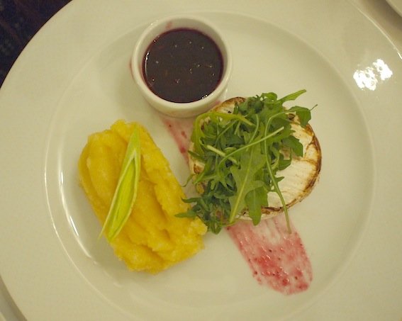 Kuchnia hotelowa serwuje tradycyjne słowackie dania w eleganckiej odsłonie.