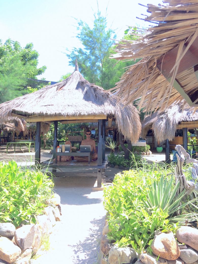 Restauracyjna altana z widokiem na morze, Gili Meno, 2016