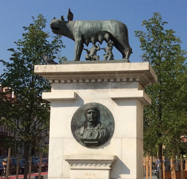 Pomnik wilczycy w Kluż-Napoka, symbol rzymskiej przeszłości Rumunii za czasów Cesarza Trajana, dumy Rumunów.