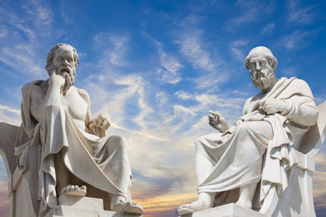 Platon i Sokrates – dwóch wybitnych filozofów okresu starożytności