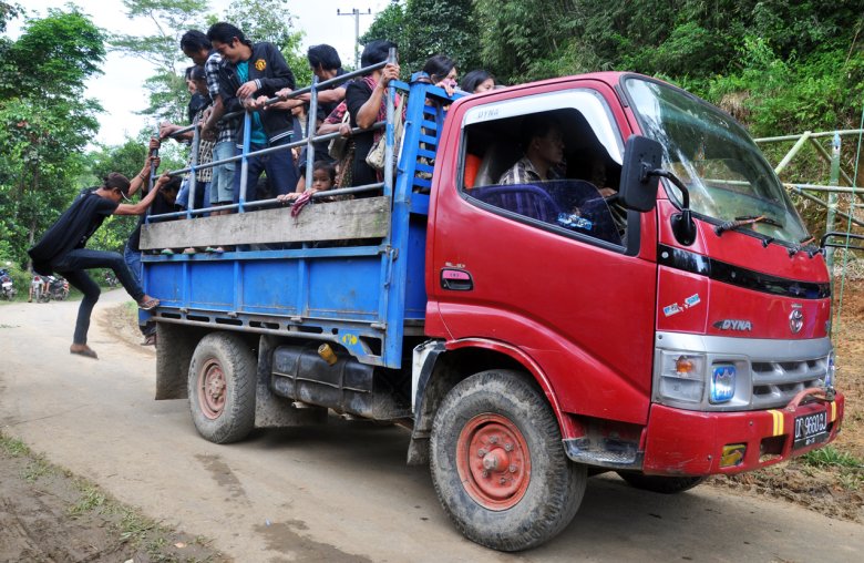 Gdzieś na Sulawesi. Transport publiczny